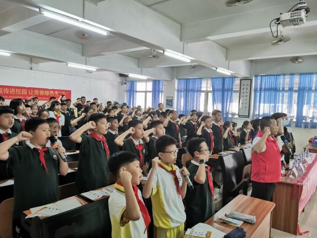 禁毒宣傳進(jìn)校園，讓青春綠色無毒 (2).jpg