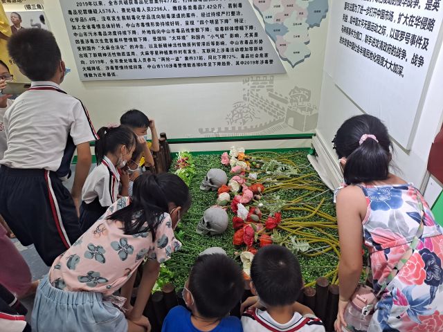 三鄉(xiāng)鎮(zhèn)開展“拒絕毒品，你我同行“禁毒教育基地參觀活動(dòng)照片2.jpg