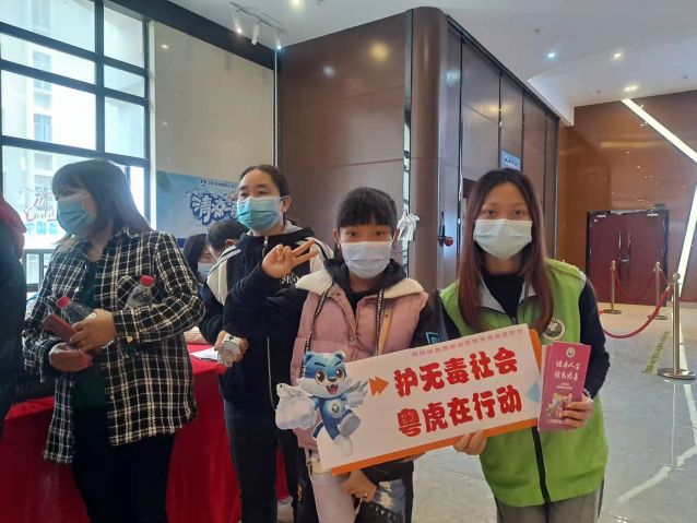 三鄉(xiāng)鎮(zhèn)開展“禁毒宣傳進(jìn)影院，禁毒知識(shí)入民心”宣傳活動(dòng)圖片2.jpg