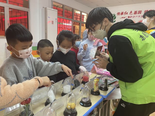 三鄉(xiāng)鎮(zhèn)開展“揚(yáng)眉‘兔’氣賀新春，禁毒相伴過新年”活動圖片2.JPG