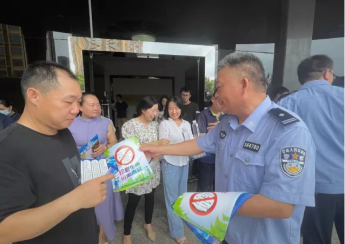 禁毒宣傳進(jìn)企業(yè)，攜手共筑防毒墻349.png